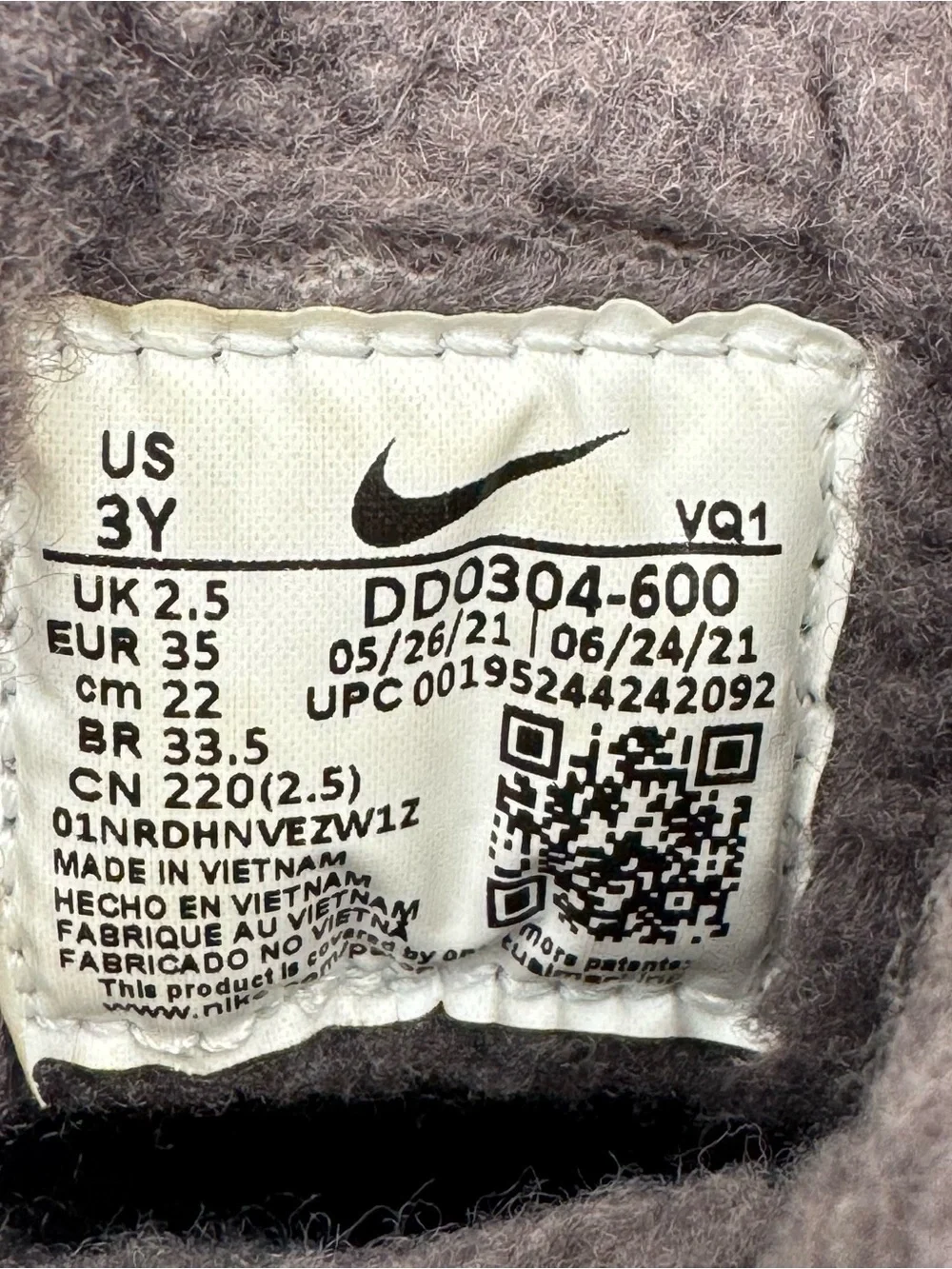 Nike Flex Advance boots. Size 3Y. Quilted textile upper with fleece lining. Pink